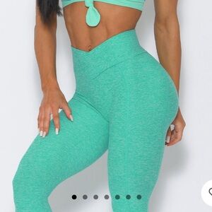 BOMBSHELL SPORTSWEAR BRAZILIAN CONTOUR LEGGINGS, WOMEN’S MEDIUM/LARGE, MINT, GUC